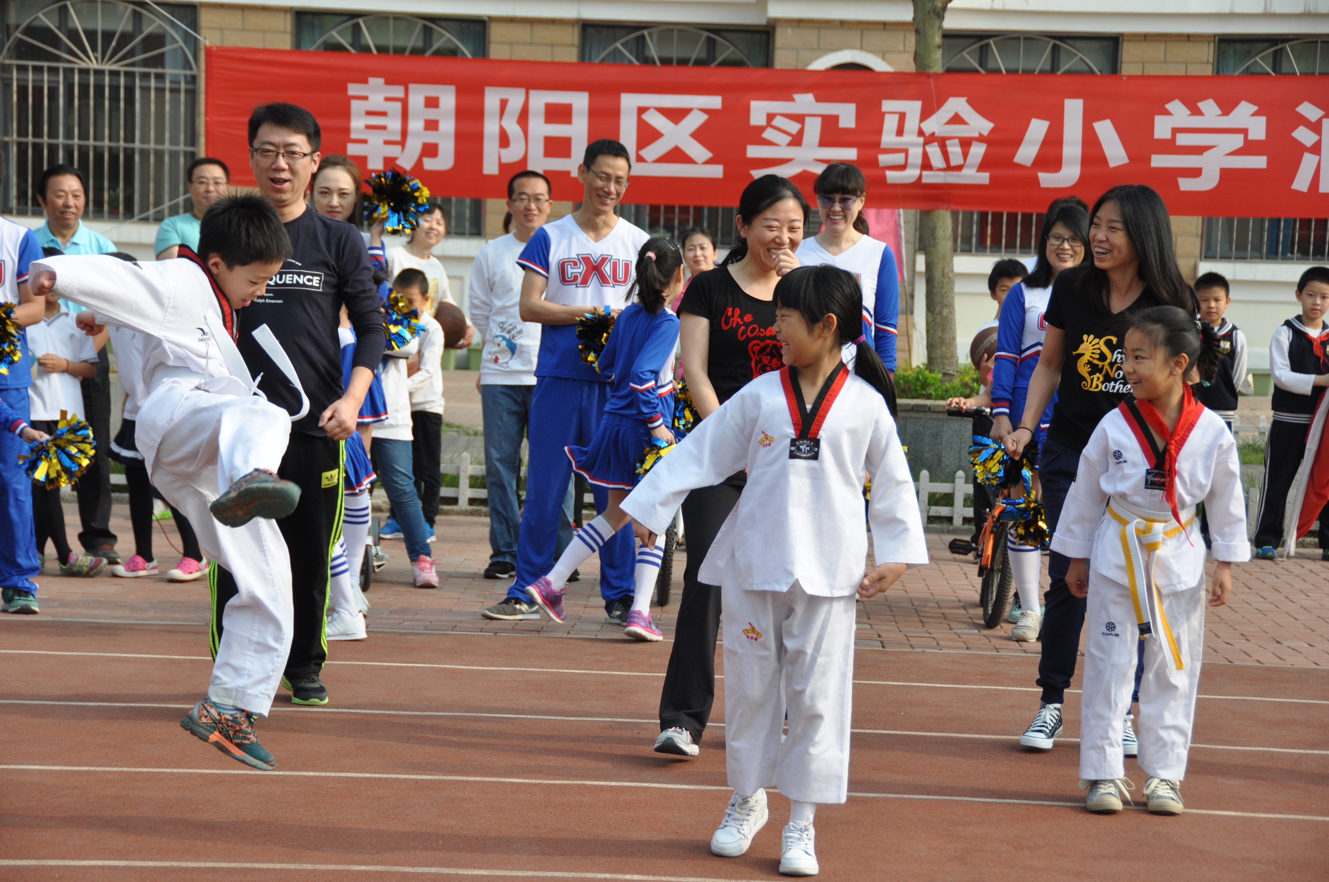 朝阳实验小学润泽校区第五届家庭亲子趣味运动会二